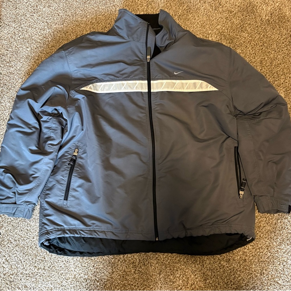 Nike Men’s Gray Performance Insulated Jacket with White Chest Stripe